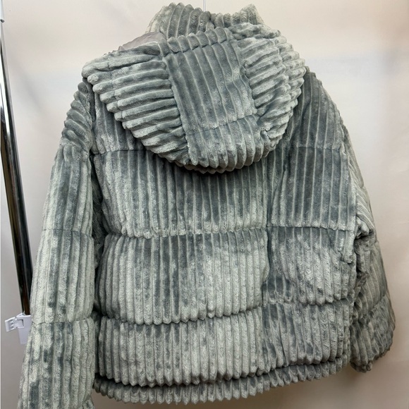 American Eagle Plush Puffer Jacket – Gray – Size M – NWT - Picture 4 of 11